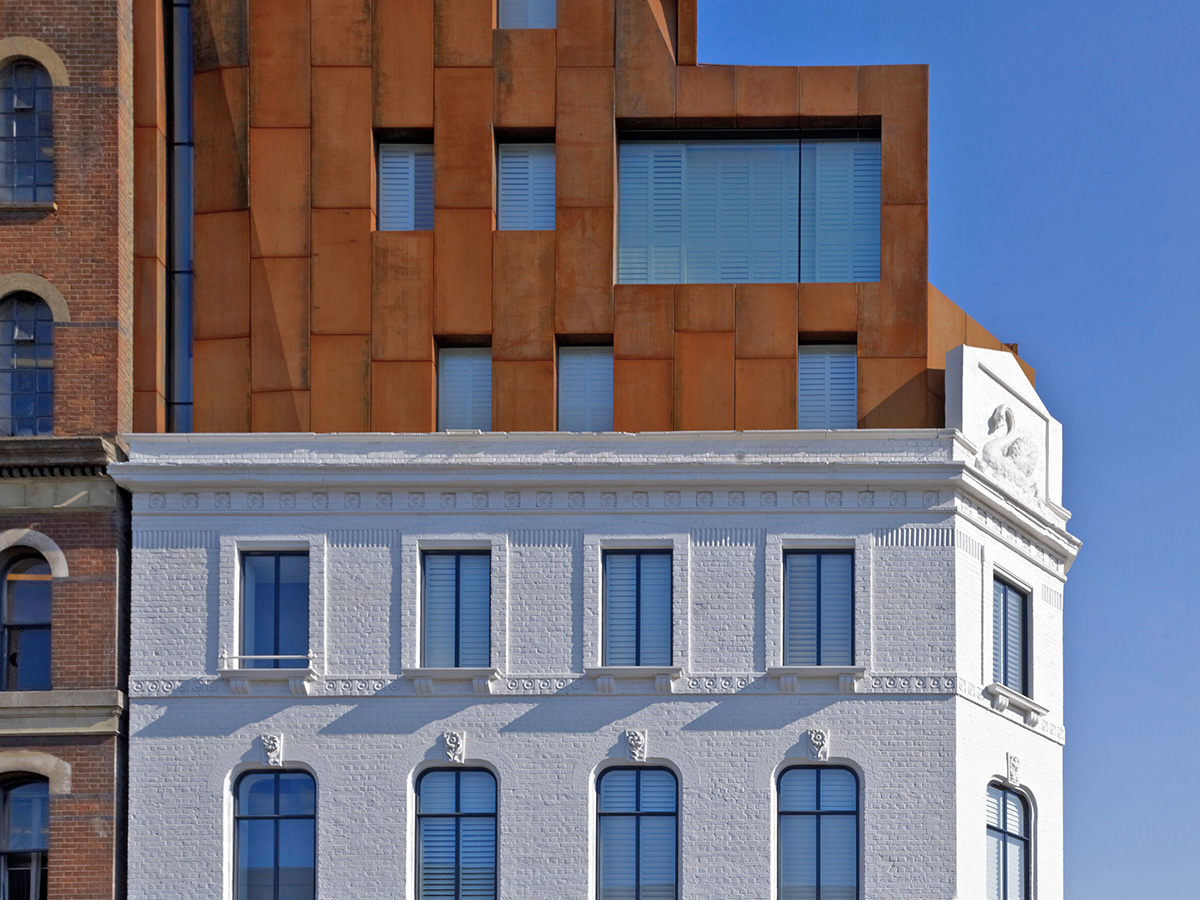 The Dynamic Facade